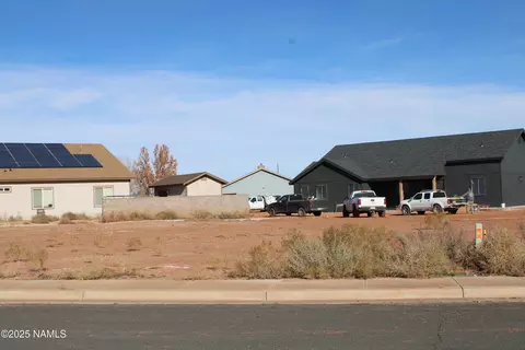 1966 Round House Dr, Winslow, AZ 86047
