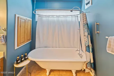 Bath - 603 Brookline Loop, Williams, AZ 86046 photo 8 of 8