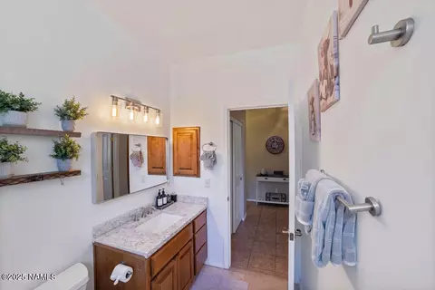 Bath - 603 Brookline Loop, Williams, AZ 86046 photo 2 of 8