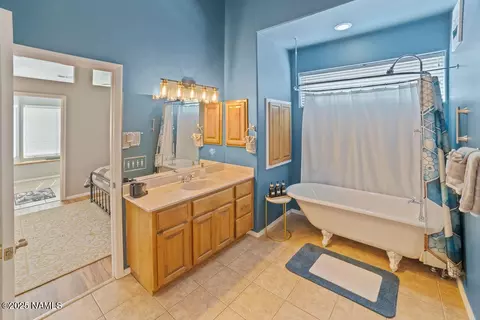 Bath - 603 Brookline Loop, Williams, AZ 86046 photo 6 of 8
