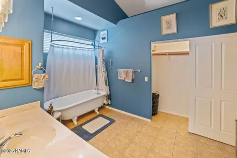 Bath - 603 Brookline Loop, Williams, AZ 86046 photo 4 of 8