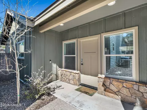 2954 S Perdiz Ln, Flagstaff, AZ 86001