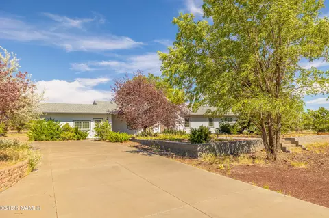 8155 Stardust Trl, Flagstaff, AZ 86004