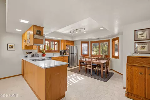 Kitchen - 6130 E Laurel Loop, Flagstaff, AZ 86004 photo 3 of 6