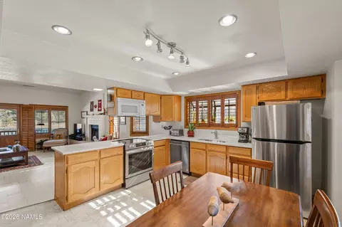 Kitchen - 6130 E Laurel Loop, Flagstaff, AZ 86004 photo 6 of 6