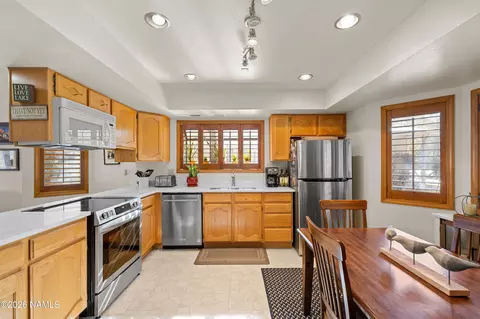 Kitchen - 6130 E Laurel Loop, Flagstaff, AZ 86004 photo 5 of 6