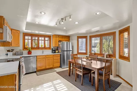 Kitchen - 6130 E Laurel Loop, Flagstaff, AZ 86004 photo 4 of 6