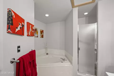 Bath - 6130 E Laurel Loop, Flagstaff, AZ 86004 photo 3 of 3
