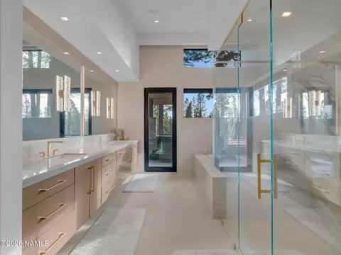 Bath - 2733 E Byrds View Dr, Flagstaff, AZ 86005 photo 1 of 8