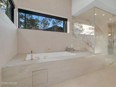 Bath - 2733 E Byrds View Dr, Flagstaff, AZ 86005 photo 3 of 8