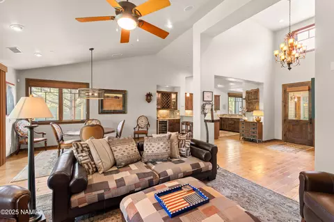 1483 E Castle Hills Dr, Flagstaff, AZ 86005