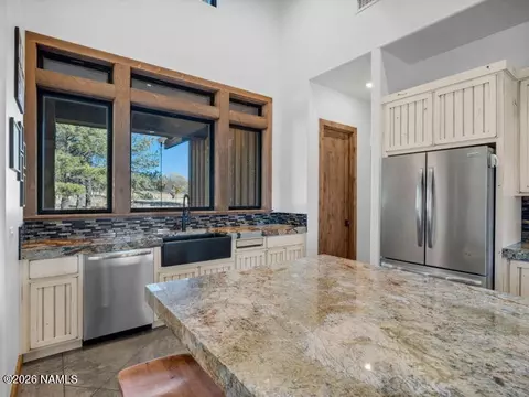 Kitchen - 2811 Bogey Dr, Williams, AZ 86046 photo 4 of 9