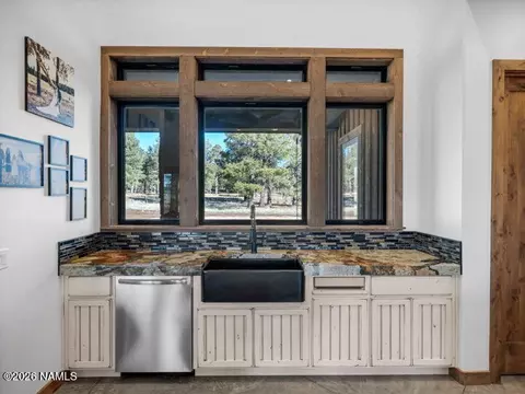 Kitchen - 2811 Bogey Dr, Williams, AZ 86046 photo 7 of 9