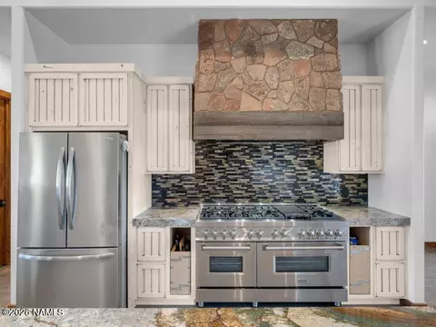 Kitchen - 2811 Bogey Dr, Williams, AZ 86046 photo 6 of 9
