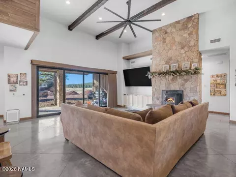 Living - 2811 Bogey Dr, Williams, AZ 86046 photo 2 of 3