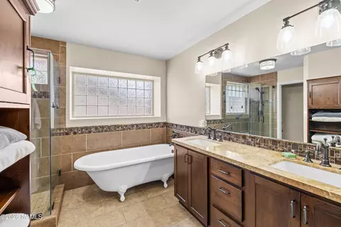 Bath - 6161 E Olson Dr, Flagstaff, AZ 86004 photo 1 of 4