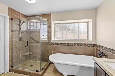 Bath - 6161 E Olson Dr, Flagstaff, AZ 86004 photo 2 of 4