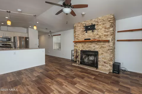 1065 E Chalet Pl, Munds Park, AZ 86017