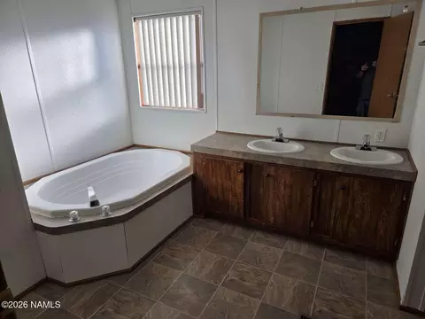 41 W Jerome St, Page, AZ 86040 photo 4