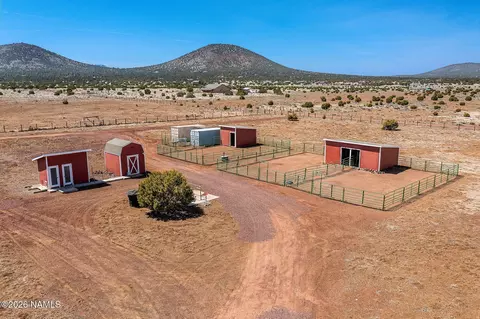 2318 E Hoctor Rd, Williams, AZ 86046 photo 2
