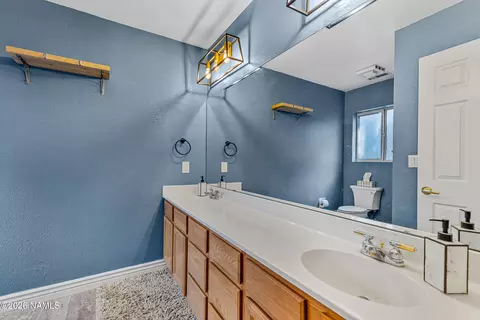 Bath - 21 E Mohawk Dr, Flagstaff, AZ 86005 photo 1 of 3