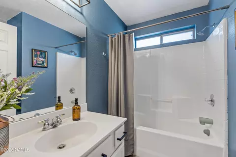Bath - 21 E Mohawk Dr, Flagstaff, AZ 86005 photo 3 of 3