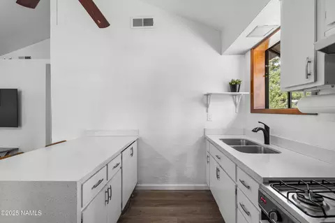 Kitchen - 595 Cherokee, Flagstaff, AZ 86005 photo 3 of 3