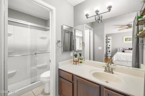 Bath - 4150 E Spring Meadows Cir, Flagstaff, AZ 86004 photo 3 of 4