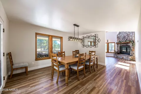 Dining - 4540 Forest Ranches Loop, Parks, AZ 86018 photo 3 of 3