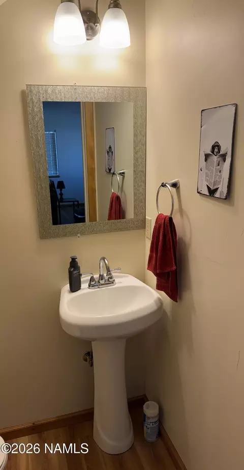 Bath - 2406 E 4th Ave, Flagstaff, AZ 86004 photo 6 of 9