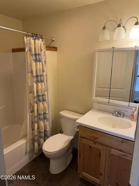 Bath - 2406 E 4th Ave, Flagstaff, AZ 86004 photo 3 of 9