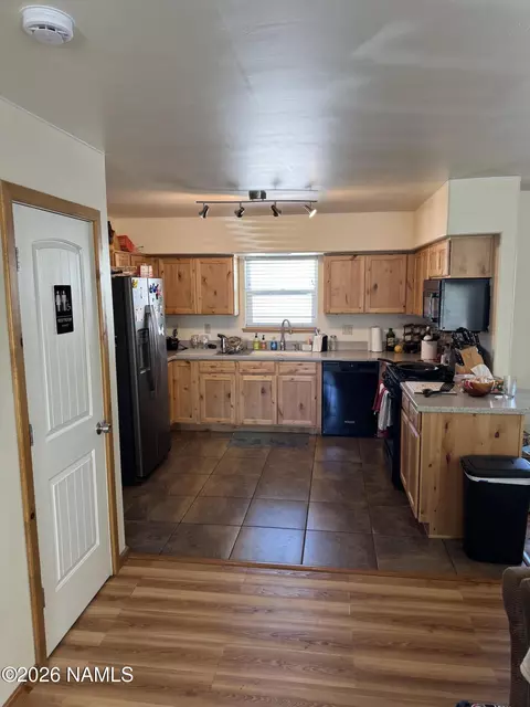 Kitchen - 2406 E 4th Ave, Flagstaff, AZ 86004 photo 2 of 2