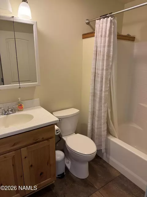 Bath - 2406 E 4th Ave, Flagstaff, AZ 86004 photo 4 of 9