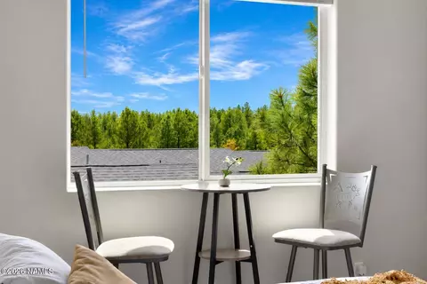 2551 W Pikes Peak Dr, Flagstaff, AZ 86001