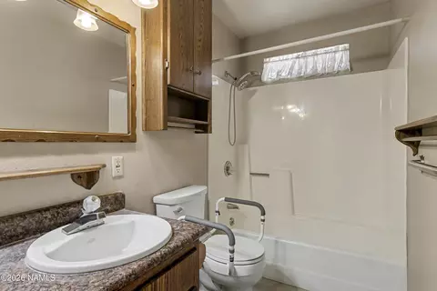 Bath - 618 Comanche St, Flagstaff, AZ 86005 photo 1 of 2