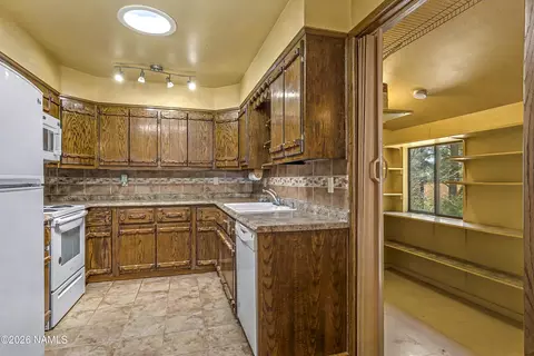 Kitchen - 618 Comanche St, Flagstaff, AZ 86005 photo 1 of 1