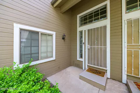 2465 S Stormy Ln, Flagstaff, AZ 86001