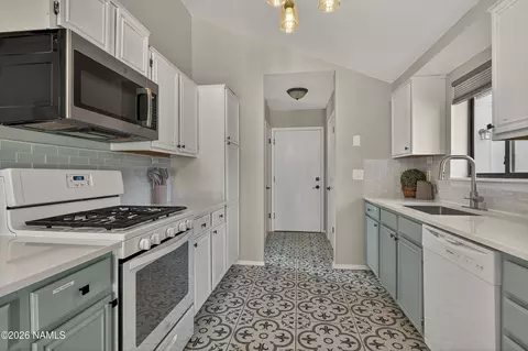 Entry Way - 4172 E Broken Rock Loop, Flagstaff, AZ 86004 photo 1 of 1