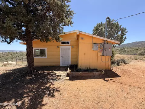 9275 E Chestnut Hill Ave, Dewey, AZ 86327