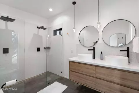 Bath - 2396 E New Moon Way, Williams, AZ 86046 photo 1 of 2