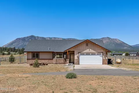 8200 Stardust Trl, Flagstaff, AZ 86004