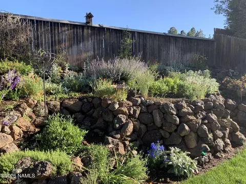 Exterior - 6719 Eagle Crest Dr, Flagstaff, AZ 86004 photo 3 of 6