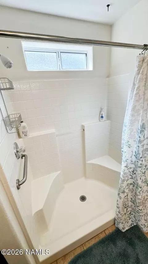 Bath - 6719 Eagle Crest Dr, Flagstaff, AZ 86004 photo 2 of 5