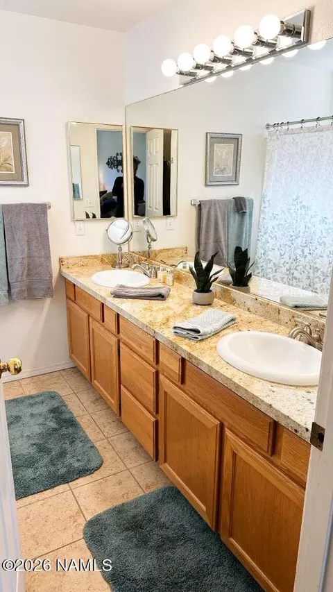 Bath - 6719 Eagle Crest Dr, Flagstaff, AZ 86004 photo 1 of 5