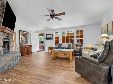 105 E Cedar Wood Dr, Munds Park, AZ 86017