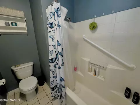 Bath - 4505 E Spring Meadows Cir, Flagstaff, AZ 86004 photo 3 of 4