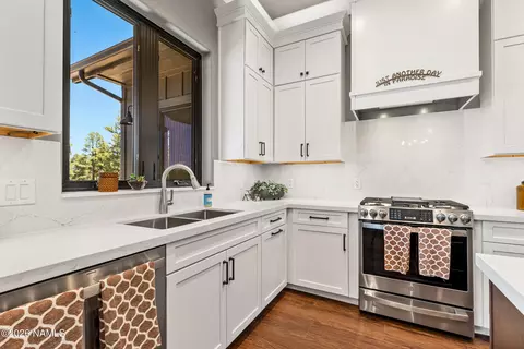 Kitchen - 1015 Stone Hollow Loop, Williams, AZ 86046 photo 4 of 4