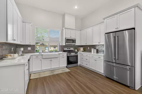 Kitchen - 310 E Birch Ave #101, Flagstaff, AZ 86001 photo 1 of 2
