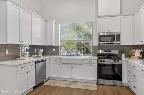 Kitchen - 310 E Birch Ave #101, Flagstaff, AZ 86001 photo 2 of 2
