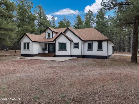 389 N Laramy Ln, Parks, AZ 86018